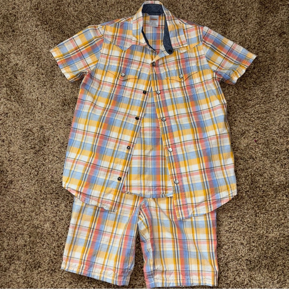 Children’s place  multi colored all over plaid , size 8, two piece short set